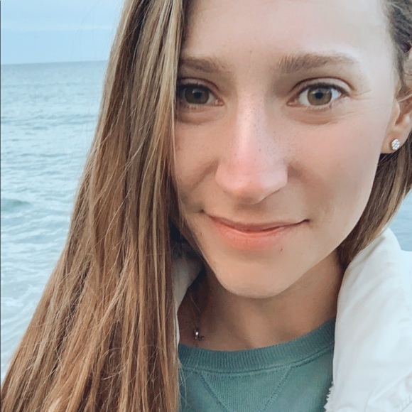 Meet your Posher, Ally - Picture 1 of 4